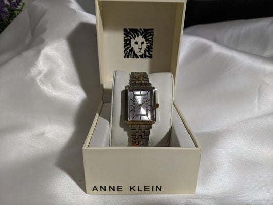 Reloj Anne Klein Square